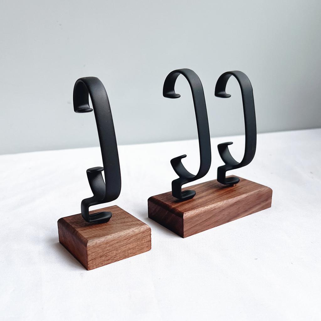 C Shaped Watch Display Stand S - Jewelry Watches For Sale recension och pris