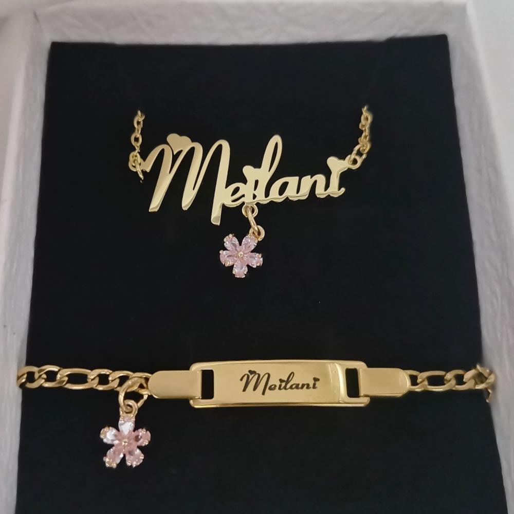 LeeChee Flower Zircon Small Pe - Engraved Name Necklace recension och pris