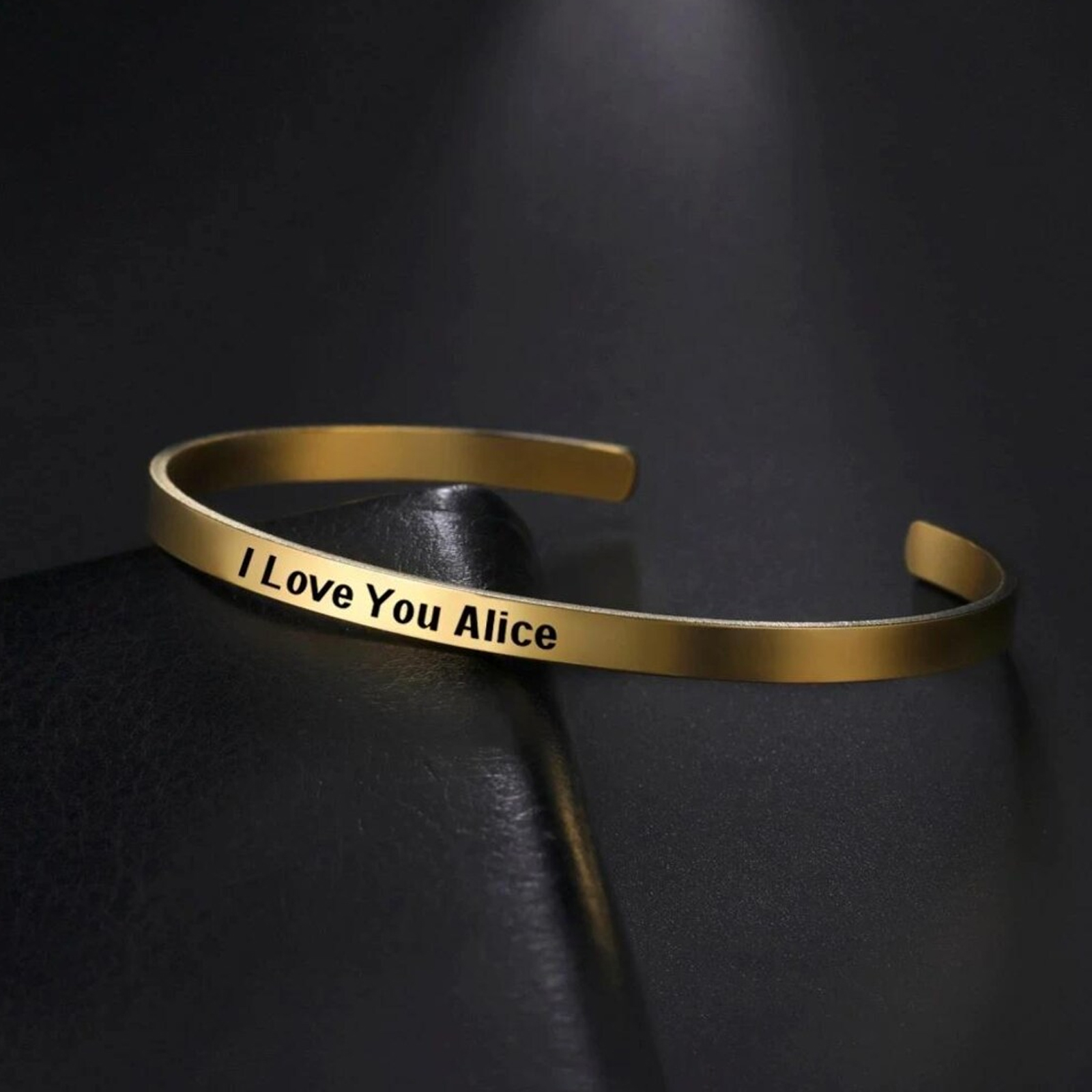 Lemegeton Engraved Name Bracel - Cuff Bangle Bracelet recension och pris